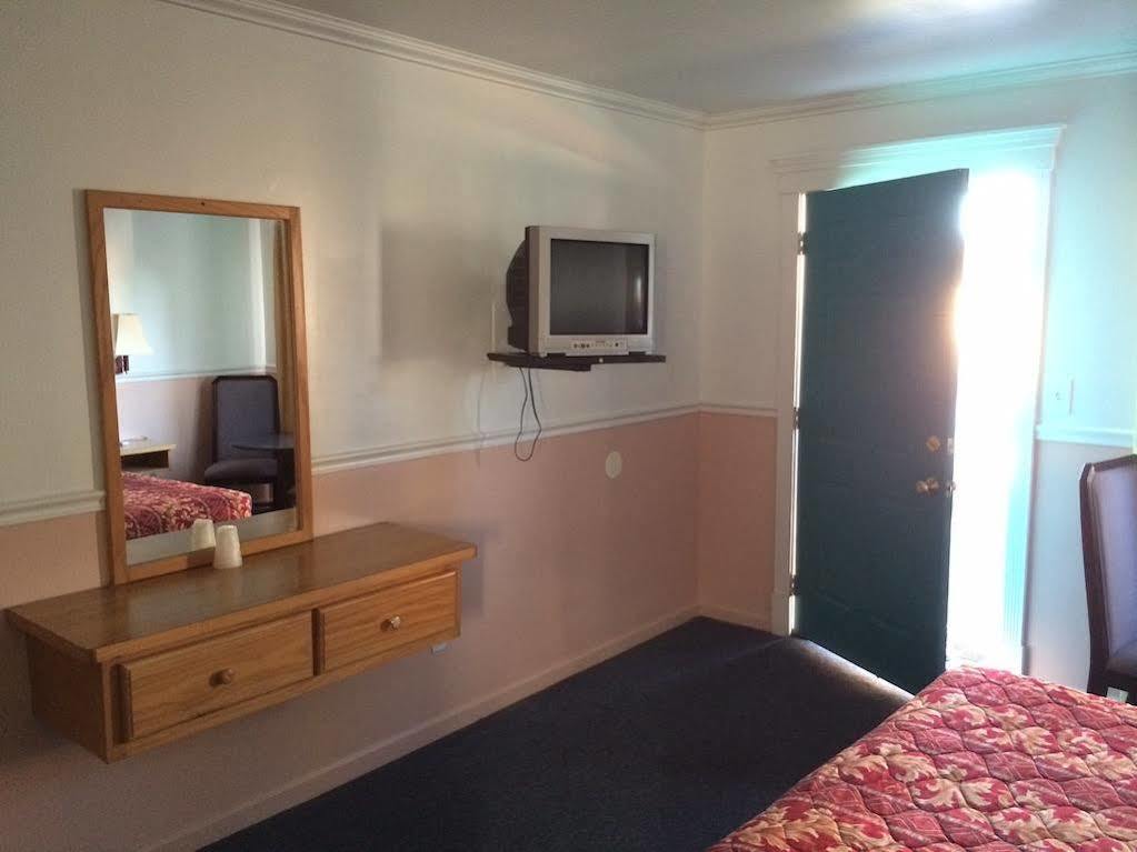 Hamlet Motel Newman Bagian luar foto