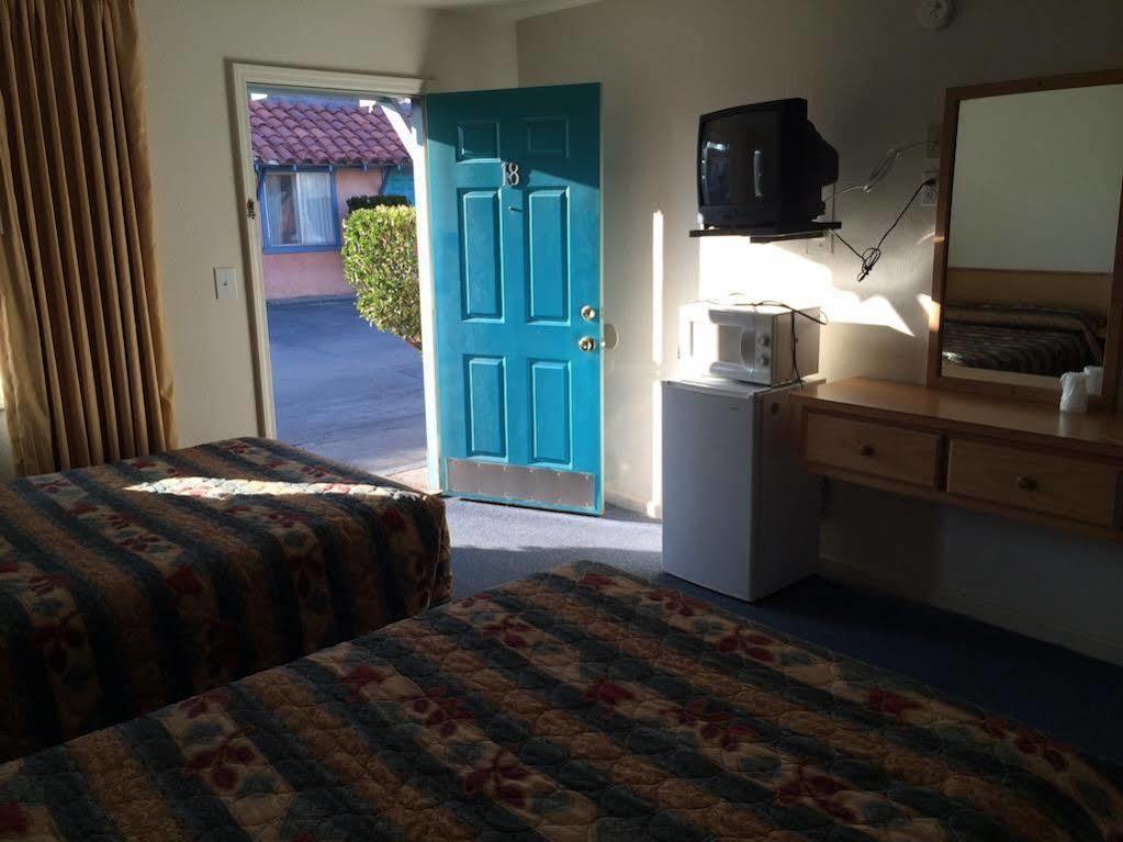 Hamlet Motel Newman Bagian luar foto