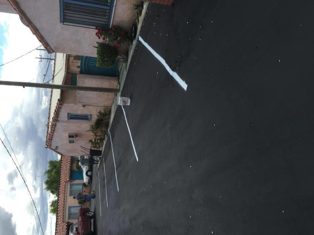 Hamlet Motel Newman Bagian luar foto