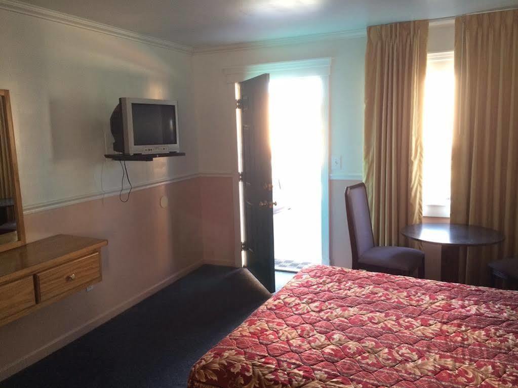 Hamlet Motel Newman Bagian luar foto