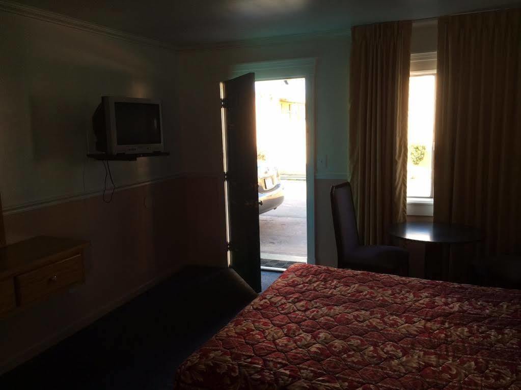 Hamlet Motel Newman Bagian luar foto