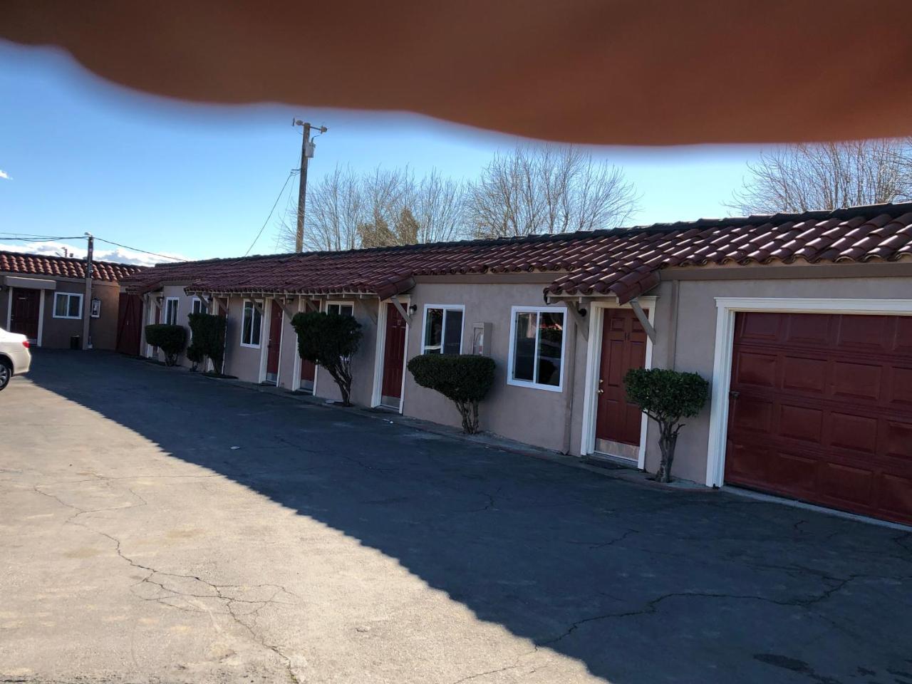 Hamlet Motel Newman Bagian luar foto