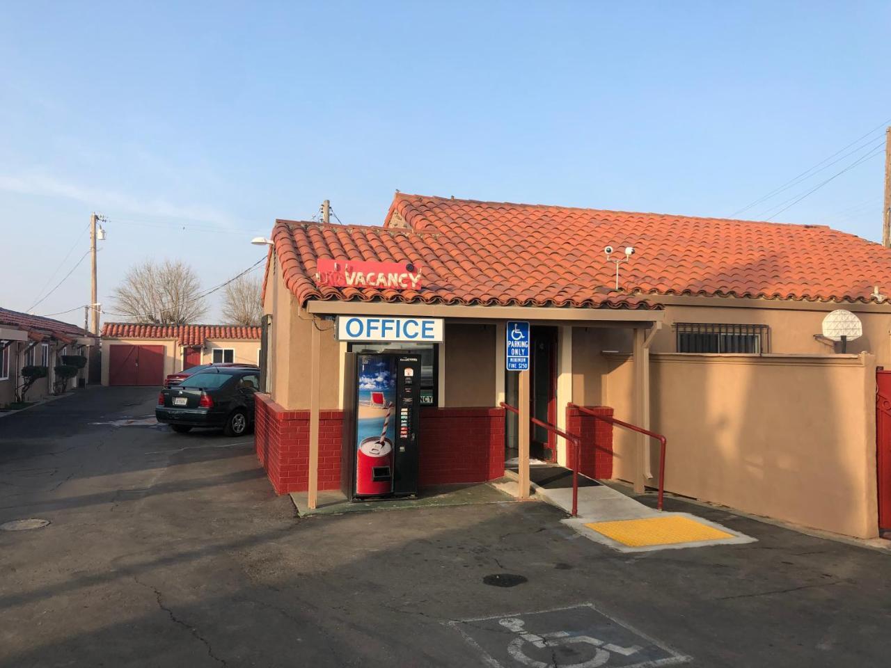 Hamlet Motel Newman Bagian luar foto